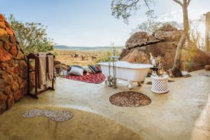 outdoor bathtub, safari